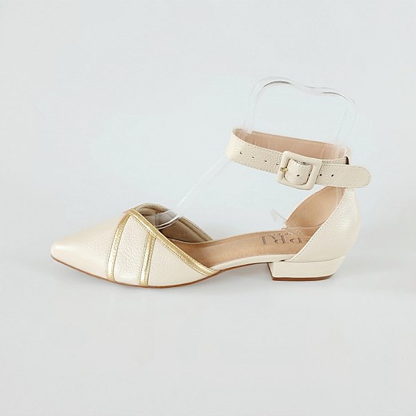 SCARPIN SALTO BAIXO BLOCO COURO OFF WHITE DOURADO CONFORTAVEL