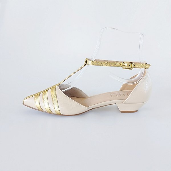SCARPIN SALTO BAIXO FINO COURO OFF WHITE DOURADO CONFORTAVEL