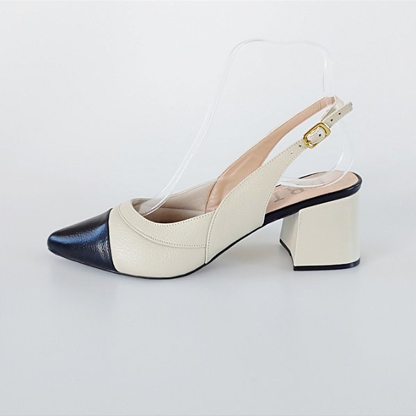 SCARPIN SALTO BAIXO BLOCO COURO OFF WHITE PRETO CONFORTAVEL
