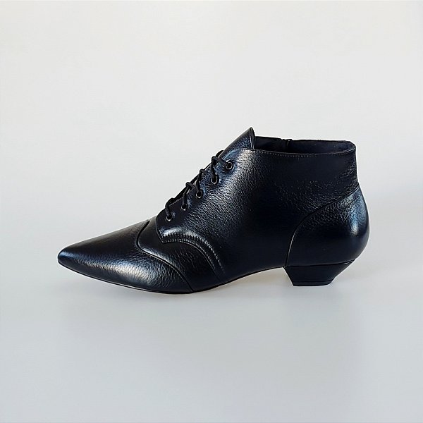 BOTA SALTO BAIXO FINO COURO PRETO CONFORTAVEL