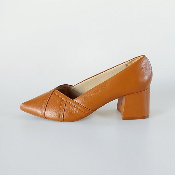 SCARPIN SALTO BAIXO BLOCO COURO CARAMELO CONFORTAVEL