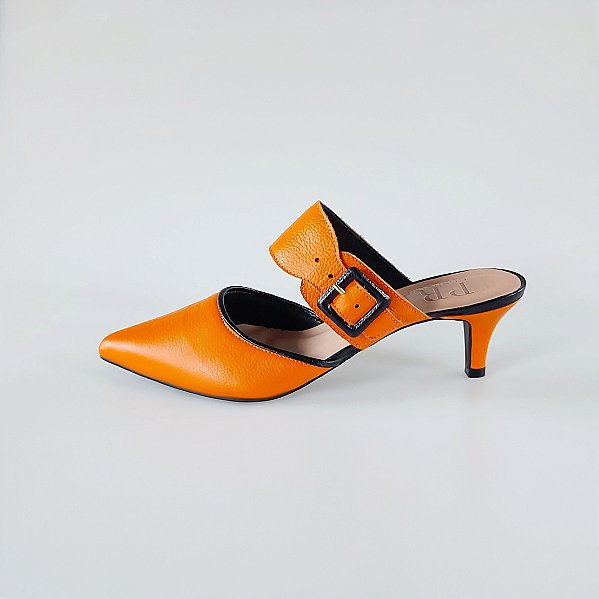 MULE SALTO FINO COURO LARANJA PRETO CONFORTAVEL