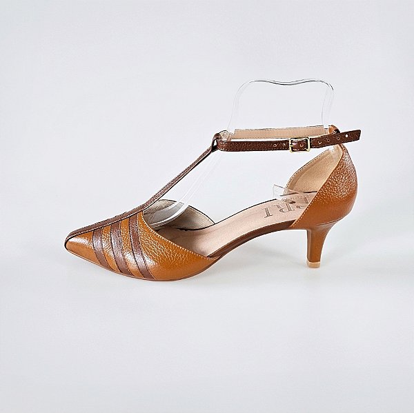 SCARPIN SALTO FINO COURO CARAMELO MARROM CONFORTAVEL
