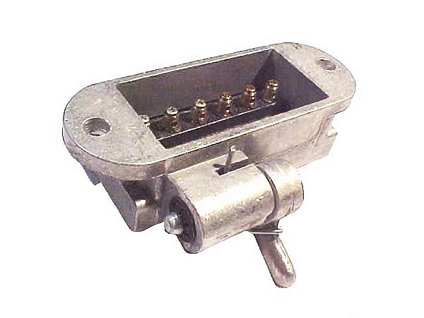 Tomada Fêmea 6 Pinos para Conexão Elétrica Traseira Mercedes L-1932/1935 Carretas e Reboques - 3505457126