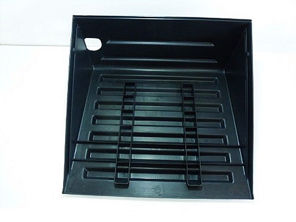 Tampa da Caixa de Bateria com Furo para Chave Geral Volvo NH/FH/FM - 20541447