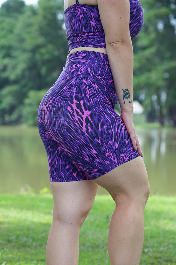 Shorts Meia Coxa Roxinho Estampado - Poliamida