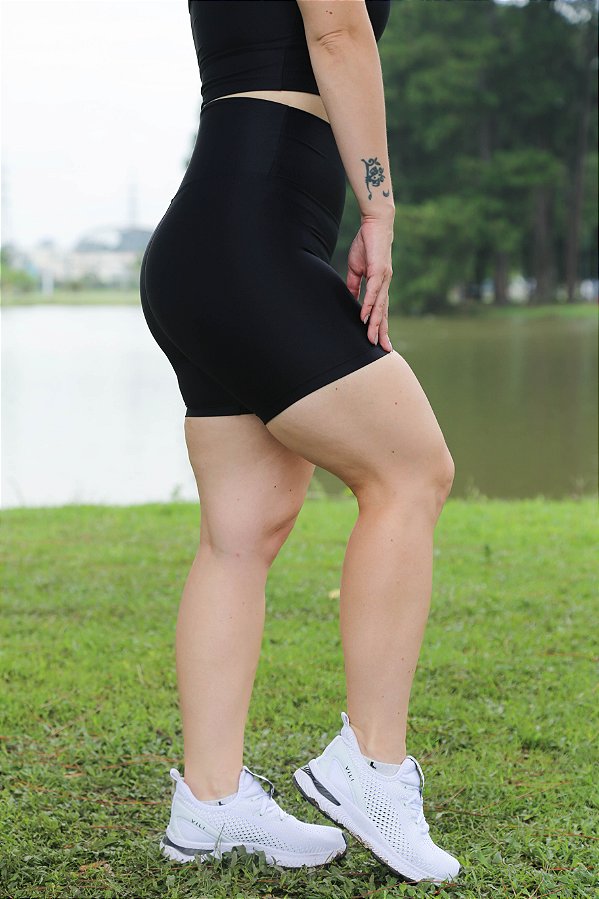 Shorts Curto Preto - Aveludado de Compressão