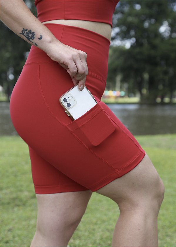 Shorts Meia Coxa com Bolso Vermelho - Poliamida