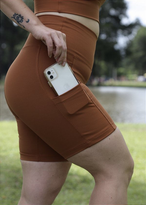 Shorts Meia Coxa com Bolso Caramelo - Poliamida