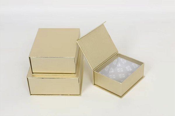 Kit de 3 Caixas de Papel P/ Presente Dourado