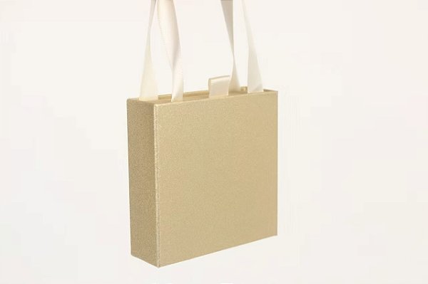 Caixinha de Papel Brilhante Dourado P/ Presente com Alça 9x9cm - Pct c/ 12