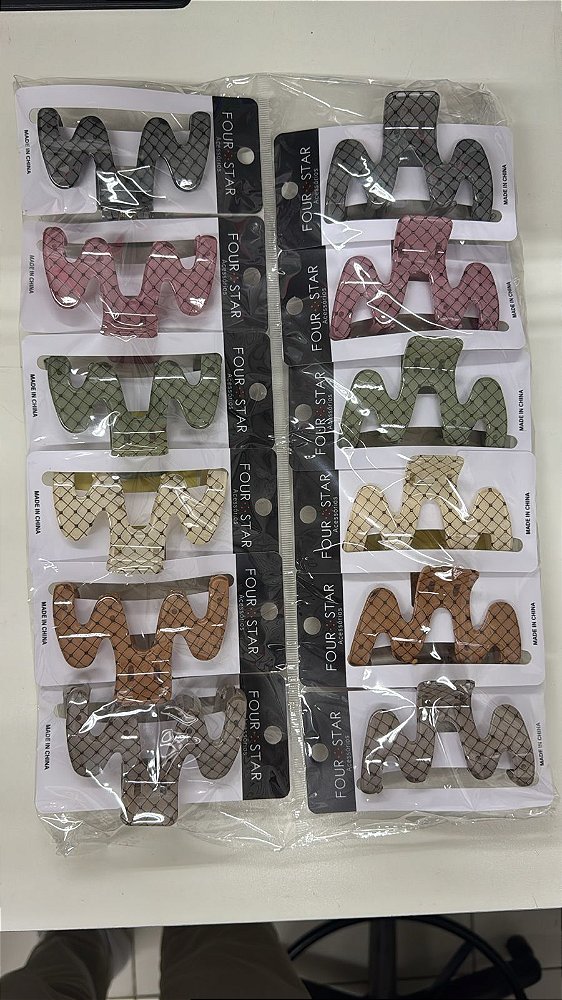 Piranha de Cabelo Four Star Média 9cm de Plástico Colorida - 12unidades - 6464-XX2