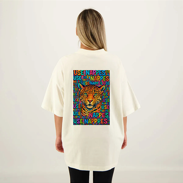 Camiseta Oversized Estilo Streetwear Feminina Estampa nas Costas Onça Pintada Use Nappes Colorido