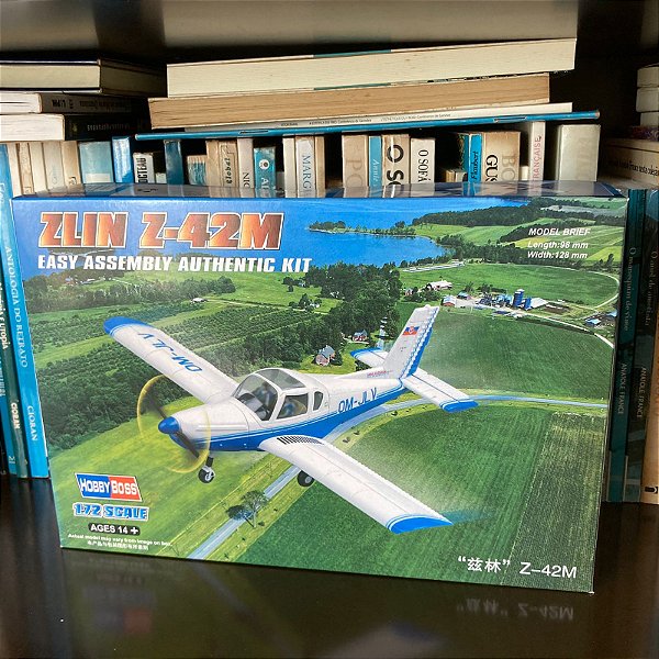 Kit de plastimodelismo: Avião Zlin Z-42M - Lacrado