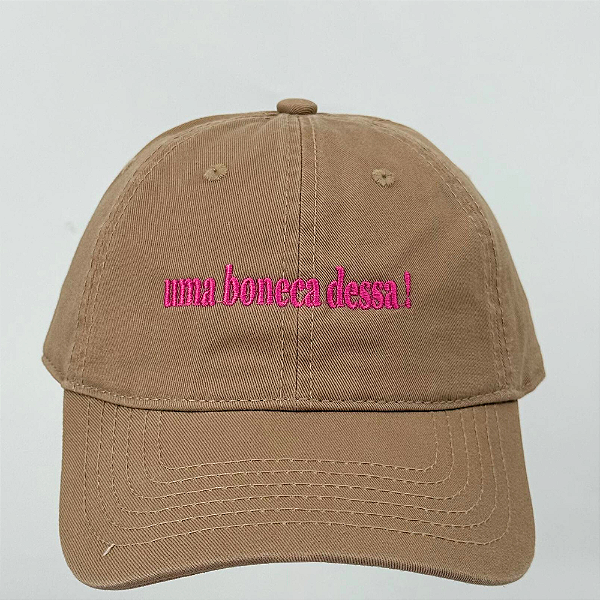 Boné Bordado Ajustável Identidade Carioca – Uma Boneca dessa (Nude)