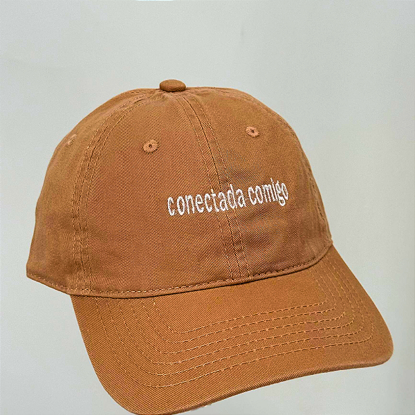 Boné Bordado Ajustável Identidade Carioca – "Conectada comigo" (Bege)