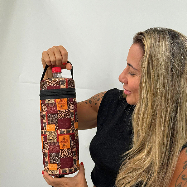 Bolsa Porta Garrafa Térmica 1L Estampada com Zíper e Alça | Case Térmico Compacto Resistente para Academia, Trabalho e Viagem