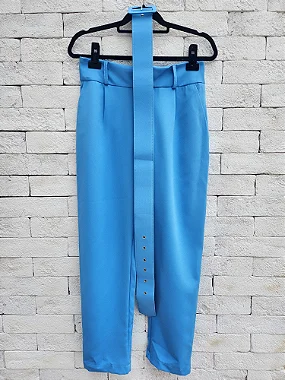 Calça alfaiataria com cinto