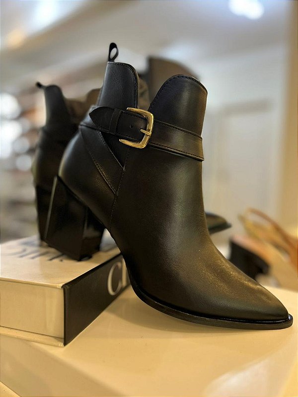 MAITE BOTA CANO CURTO FIVELA LATERAL SALTO BLOCO ALTO PRETO