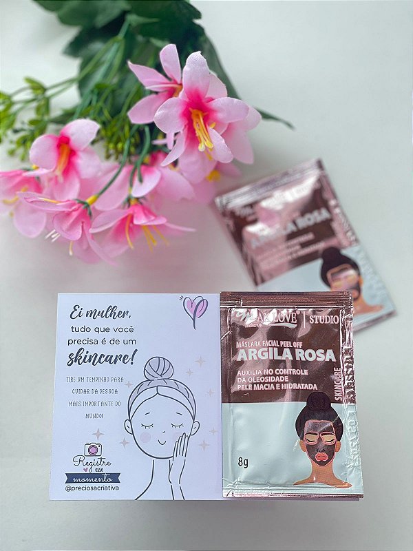 Card com máscara facial