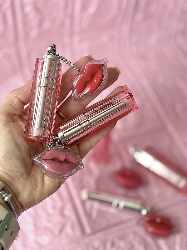 Balm labial personalizado + chaveirinho de boquinha batom beijo