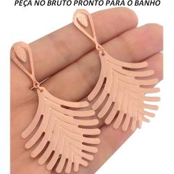 BRINCO NO BRUTO PRONTO PARA BANHO JA NO COBRE EM PENDURICADO 7GR TAMANHO APROXIMADO:6,5CM REF.BRU893