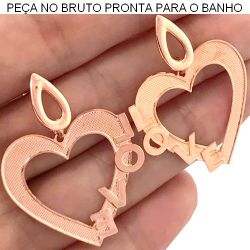 BRINCO NO BRUTO PRONTO PARA BANHO JA NO COBRE COM A PALAVRA LOVE 3,9GR TAMANHO APROXIMADO:4CM REF.BRU1714
