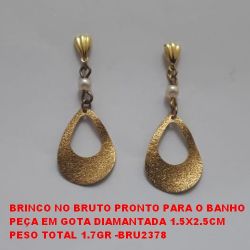 BRINCO NO BRUTO PRONTO PARA O BANHO PEÇA EM GOTA DIAMANTADA 1.5X2.5CM PESO TOTAL 1.7GR -BRU2378