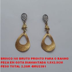 BRINCO NO BRUTO PRONTO PARA O BANHO PEÇA EM GOTA DIAMANTADA 1.5X2.5CM PESO TOTAL 2.2GR -BRU2381