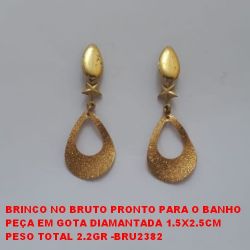 BRINCO NO BRUTO PRONTO PARA O BANHO PEÇA EM GOTA DIAMANTADA 1.5X2.5CM PESO TOTAL 2.2GR -BRU2382