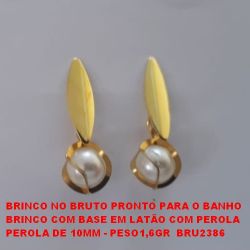 BRINCO NO BRUTO PRONTO PARA O BANHO BRINCO COM BASE EM LATÃO COM PEROLA PEROLA DE 10MM - PESO1,6GR  BRU2386
