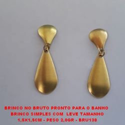 BRINCO NO BRUTO PRONTO PARA O BANHO  BRINCO SIMPLES COM  LEVE TAMANHO 1,5X1,5CM - PESO 2,0GR - BRU138