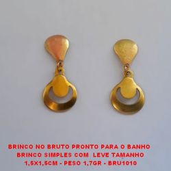 BRINCO NO BRUTO PRONTO PARA O BANHO  BRINCO SIMPLES   LEVE TAMANHO 1,5X1,5CM - PESO 1,7GR - BRU1010
