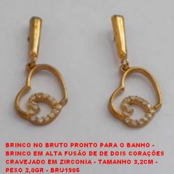 BRINCO NO BRUTO PRONTO PARA O BANHO - BRINCO EM ALTA FUSÃO DE DE DOIS CORAÇÕES CRAVEJADO EM ZIRCONIA - TAMANHO 3,2CM -  PESO 2,0GR - BRU1905