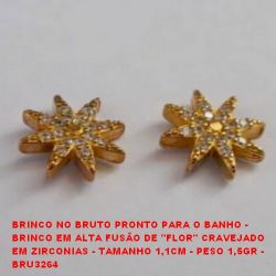 BRINCO NO BRUTO PRONTO PARA O BANHO -  BRINCO EM ALTA FUSÃO DE ''FLOR'' CRAVEJADO  EM ZIRCONIAS - TAMANHO 1,1CM - PESO 1,5GR -  BRU3264