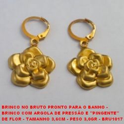 BRINCO NO BRUTO PRONTO PARA O BANHO(443) -  BRINCO COM ARGOLA DE PRESSÃO E ''PINGENTE''  DE FLOR - TAMANHO 3,6CM - PESO 3,0GR - BRU1017