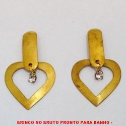 BRINCO NO BRUTO PRONTO PARA BANHO -  BRINCO DE CORAÇÃO COM CRISTAL -  TAMANHO:3,7CM - PESO:2,3GR - BRU0127