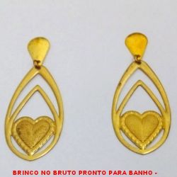 BRINCO NO BRUTO PRONTO PARA BANHO -  BRINCO DE GOTA COM CORAÇÃO - TAMANHO: 4,7CM - PESO:2,5GR - BRU2077