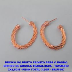 BRINCO NO BRUTO PRONTO PARA O BANHO BRINCO DE ARGOLA TRABALHADA - TAMANHO 2X2,5CM - PESO TOTAL 3.2GR - BRU5047