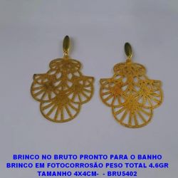 BRINCO NO BRUTO PRONTO PARA O BANHO BRINCO EM FOTOCORROSÃO PESO TOTAL 4.6GR TAMANHO 4X4CM-  - BRU5402