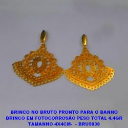 BRINCO NO BRUTO PRONTO PARA O BANHO BRINCO EM FOTOCORROSÃO PESO TOTAL 4.4GR TAMANHO 4X4CM-  - BRU5038