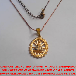 GARGANTILHA NO BRUTO PRONTO PARA O BANHO(GUA) COM CORRENTE (L-11) DE 45CM+EXTENSOR -COM PINGENTE NOSSA SEN. APARECIDA COM ZIRCONIAS AZUL/CRISTAL PESO 3,3GR - PINGENTE DE 2CM -5210226