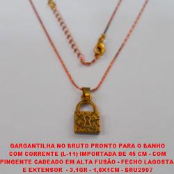 GARGANTILHA NO BRUTO PRONTO PARA O BANHO COM CORRENTE (L-11) IMPORTADA DE 45 CM - COM PINGENTE CADEADO EM ALTA FUSÃO - FECHO LAGOSTA  E EXTENSOR  - 3,1GR - 1,8X1CM - BRU2997