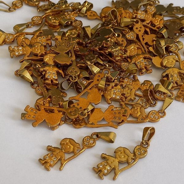 PINGENTE NO BRUTO PRONTO PARA O BANHO (CX16) COM PINGENTE DE MENINO COM BALÃO- PESO 2,8GR - TAMANHO 24X8MM - - BRU00049