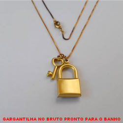 GARGANTILHA NO BRUTO PRONTO PARA O BANHO COM CORRENTE VENEZIANA DE 45CM COM FECHO LAGOSTA PINGENTE DE CORAÇÃO 2,5X1,5CM E CHAVE 2CM -PESO 4,7GR BRU3572