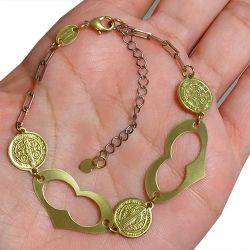 Pulseira No Bruto Proto Para Banho Com Dois Corações Vazados E Medalhas De São Bento Tamanho Aproximado: 20,0cm Extensor: 6,0cm Peso: 5,5 gramas REF: BRU1841