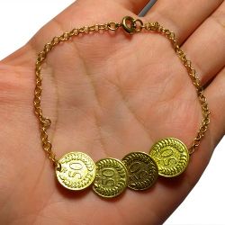 Pulseira No Bruto Pronto Para Banho Com Quatro Pingentes ''50'' Tamanho Aproximado: 19,0cm Peso:3,7 gramas REF: BRU1971