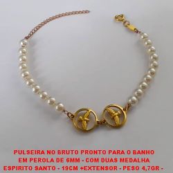 PULSEIRA NO BRUTO PRONTO PARA O BANHO EM PEROLA DE 6MM - COM DUAS MEDALHA ESPIRITO SANTO - 19CM +EXTENSOR - PESO 4,7GR -  BRU2620