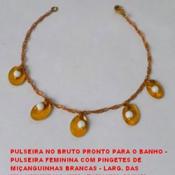 PULSEIRA NO BRUTO PRONTO PARA O BANHO -  PULSEIRA FEMININA COM PINGETES DE  MIÇANGUINHAS BRANCAS - LARG. DAS  MIÇANGUINHAS 4MM - TAMANHO 20,0CM -  PESO 3,1GR - BRU3116