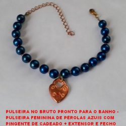 PULSEIRA NO BRUTO PRONTO PARA O BANHO -  PULSEIRA FEMININA DE PÉROLAS AZUIS COM  PINGENTE DE CADEADO + EXTENSOR E FECHO LAGOSTA - LARG. DAS PÉROLAS 8MM - TAMANHO  26,0CM - PESO 6,3GR - BRU3180